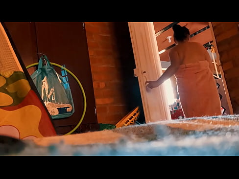 ❤️ Moj stric mi sledi v tuš kabino in me jebe, medtem ko se tuširam. ❤️❌ Fuck video na sl.xxxnd.ru